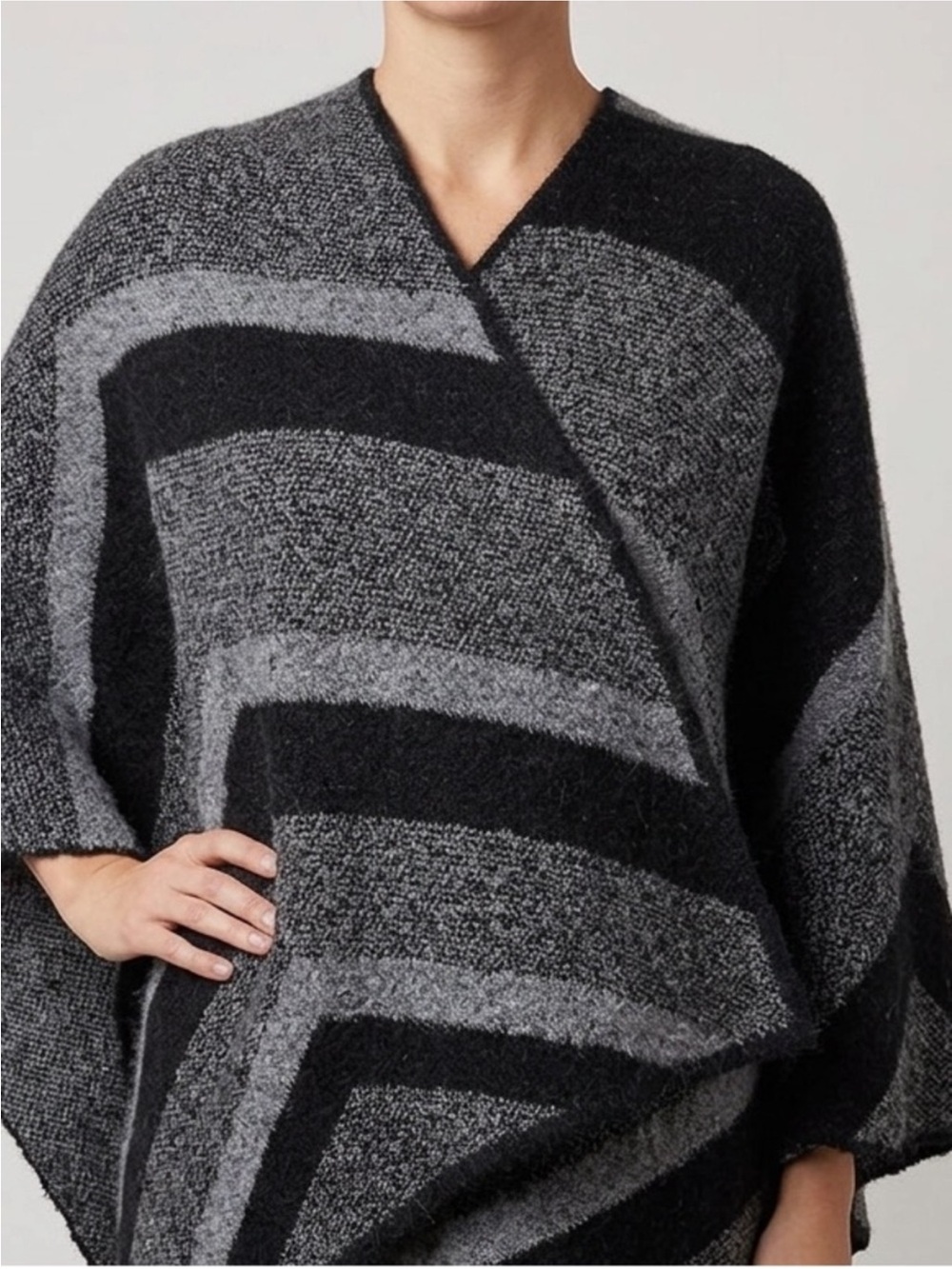 Denver Hayes Gray & Black Chevron Open Front Wrap
Poncho Sweater NWOT